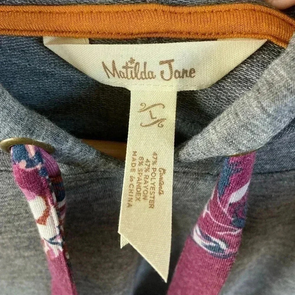 Matilda Jane top with hood 🏡‎ - Picture 2 of 3